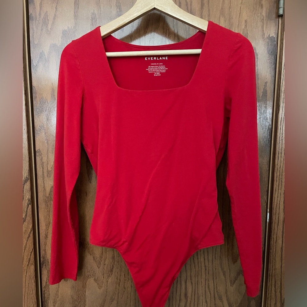 Everlane Long-Sleeve Supima Square Neck Bodysuit in Goji Berry
